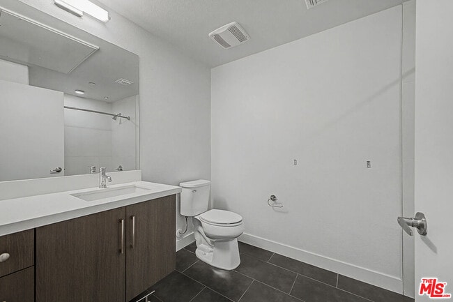 Building Photo - 10601 Washington Blvd