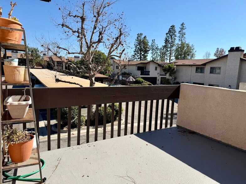 Building Photo - 6716 Clybourn Ave