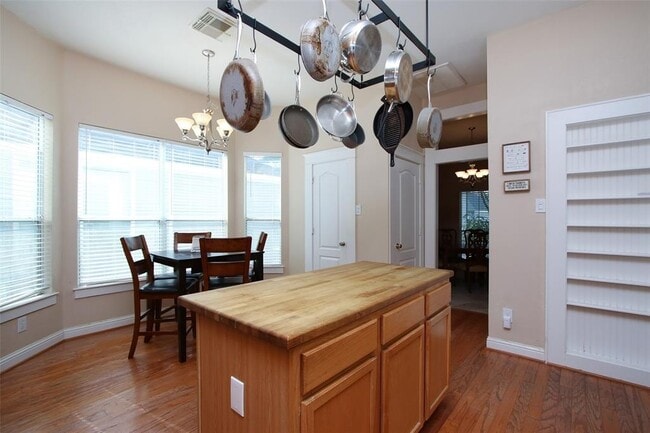 Building Photo - 16242 Pine Thorn Dr