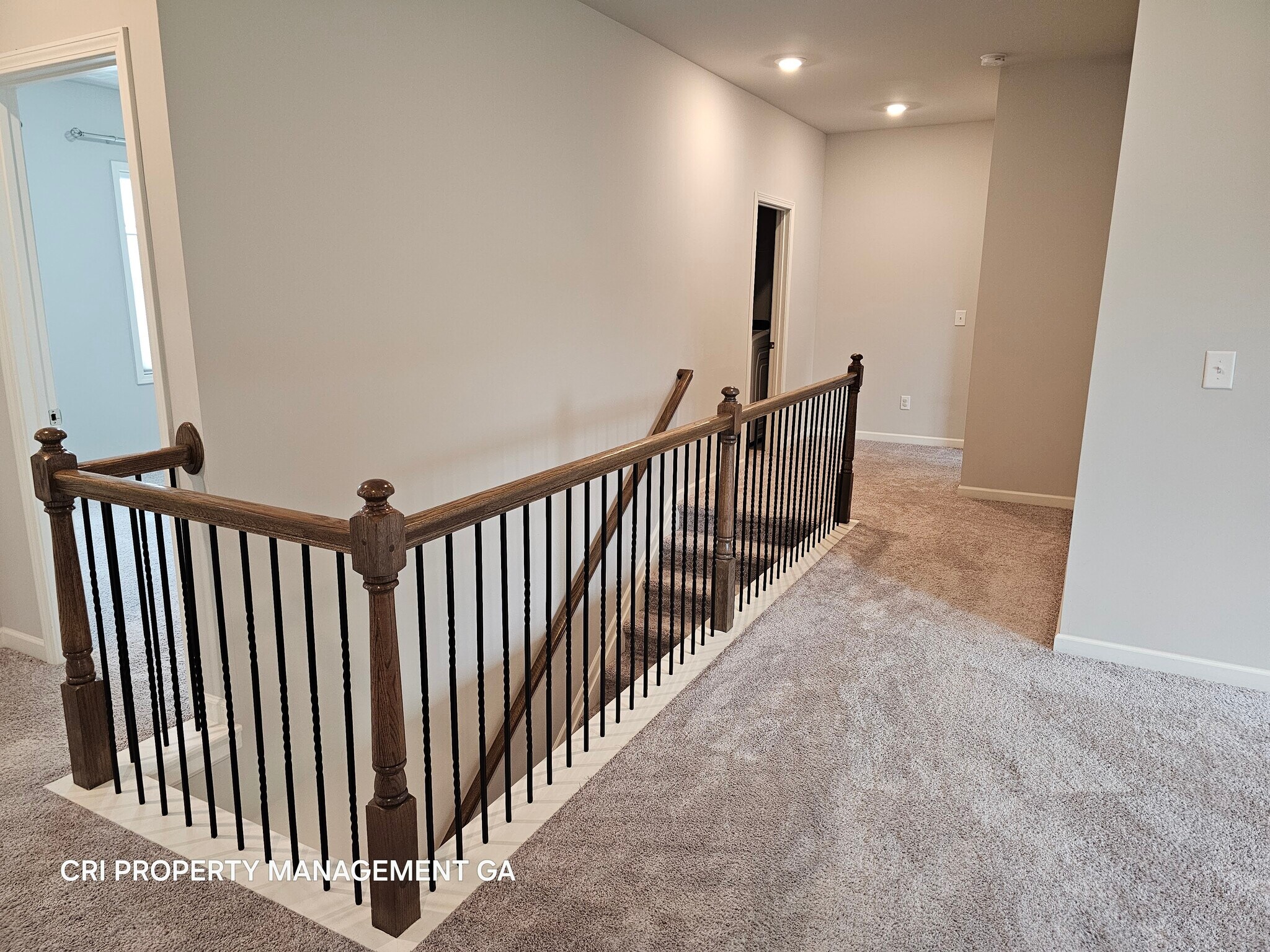 Building Photo - 352 Newshaw Dr