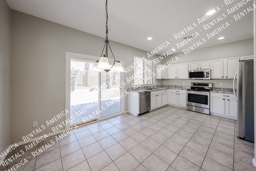 Building Photo - 16926 W Nottingham Way