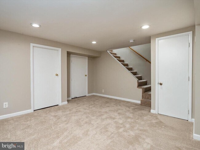 Building Photo - 3308 Wallford Dr