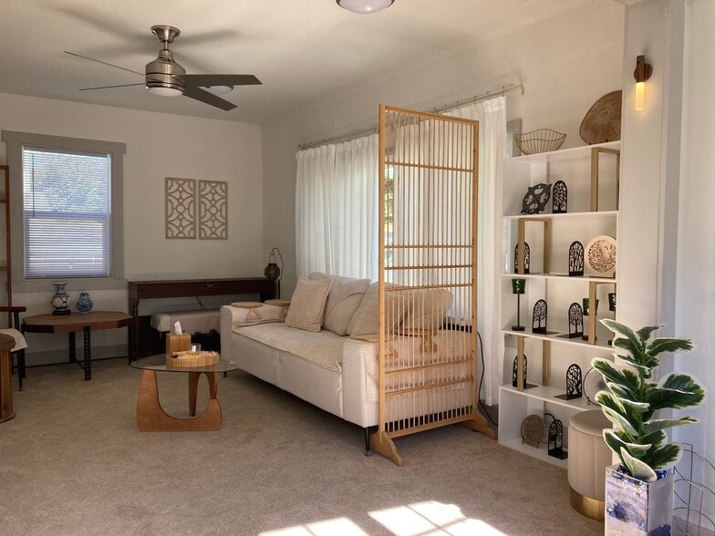 Primary Photo - 3421 Belmont Ave