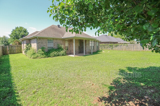 Building Photo - 3104 SW Tunica Ave