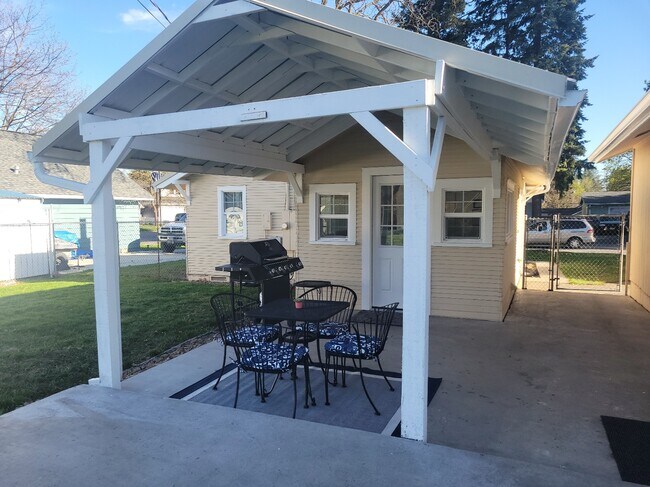 Building Photo - 505 W Spokane Ave