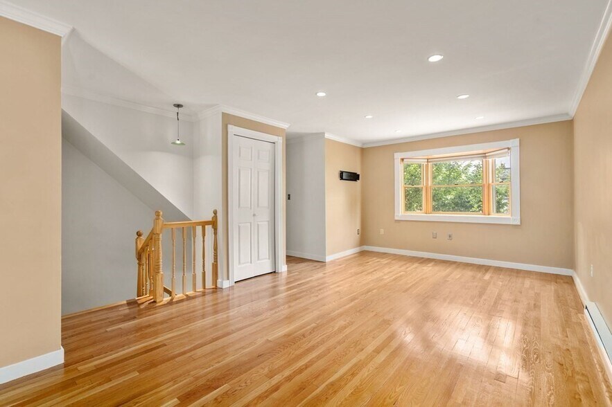 Building Photo - 157 W 3rd St