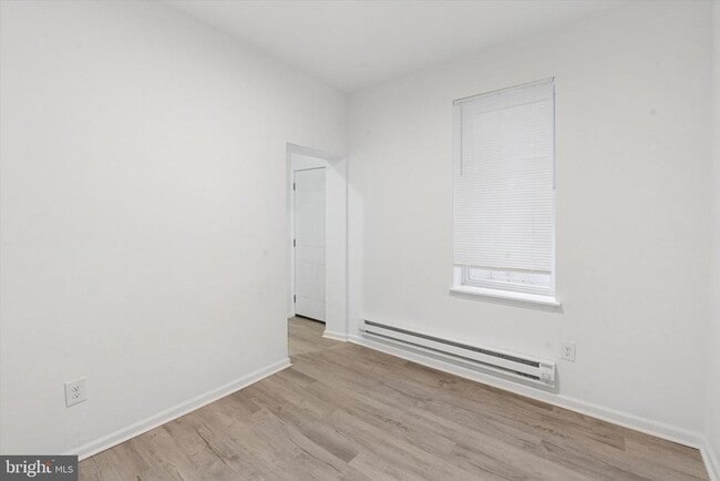 Building Photo - 1529 N Hollywood St