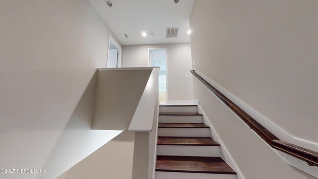 Building Photo - 511 Marquesa Cir