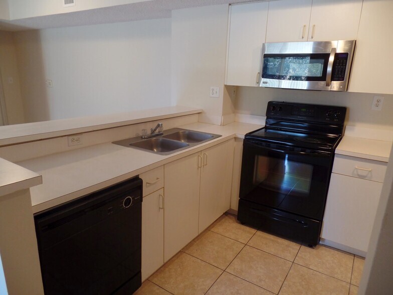 Building Photo - 3844 Lyons Rd