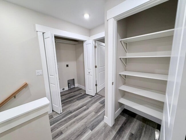Building Photo - 7212 Shaver Dr