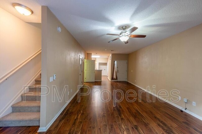Building Photo - 807 Scrub Jay Dr