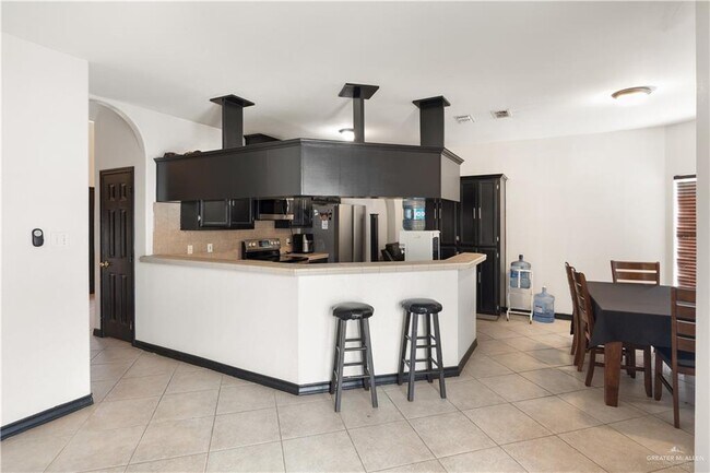 Building Photo - 2401 Wisteria Ave