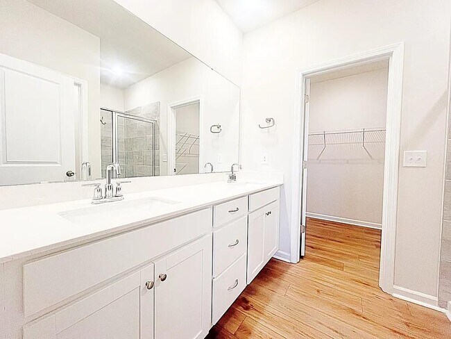 Building Photo - 7 Vine House Dr