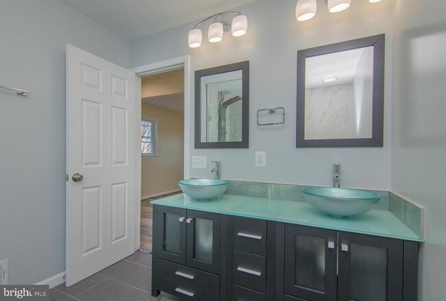 Building Photo - 14 N Montague St