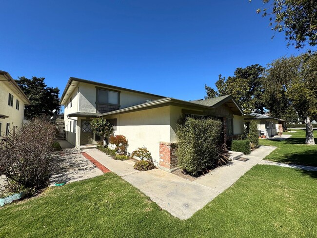 Primary Photo - Remodeled McKeon Townhome