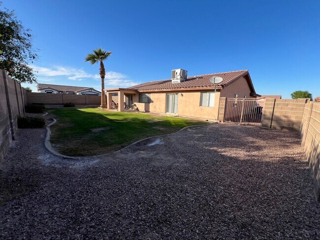 Building Photo - 3 BEDROOM IN WILDFLOWER!