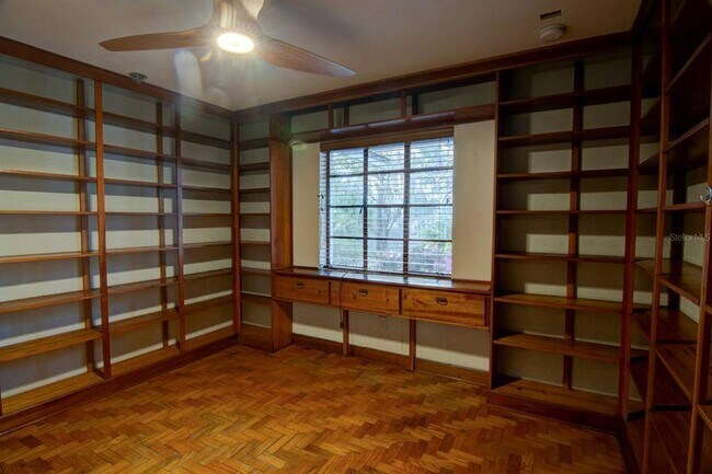 Building Photo - 2049 NW 9th Ave