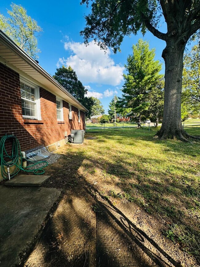 Building Photo - Charming 3 Bedroom Home in Fern Creek – Gr...