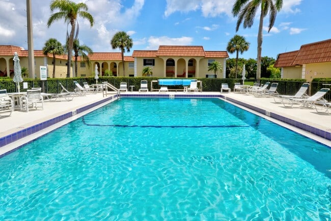 Building Photo - 717 S US Hwy 1