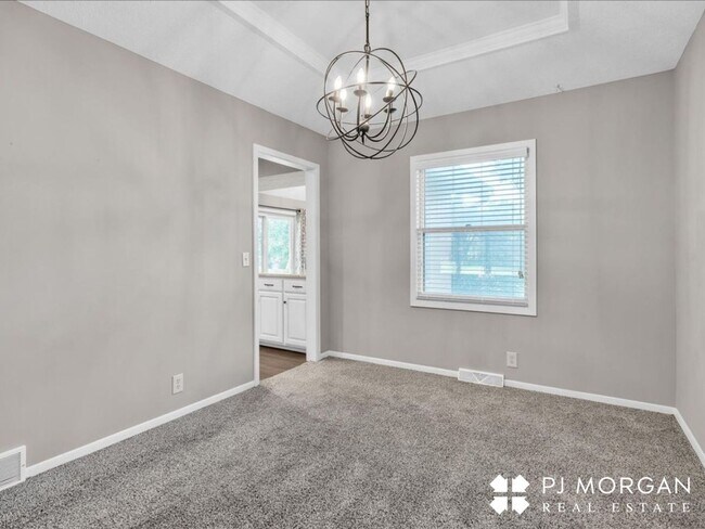 Building Photo - 3 bedroom 2 bath house in a great location!