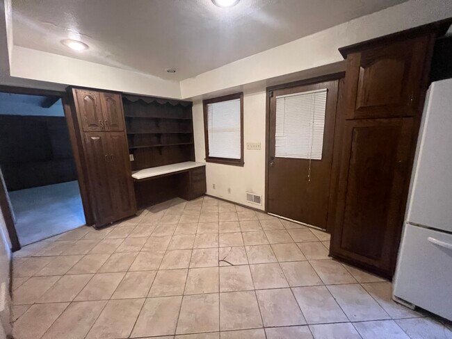 Building Photo - 15220 Marilyn Dr