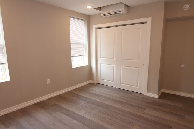 Building Photo - 3945 Baring St