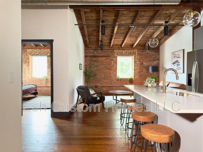 Building Photo - 437 W Grant St