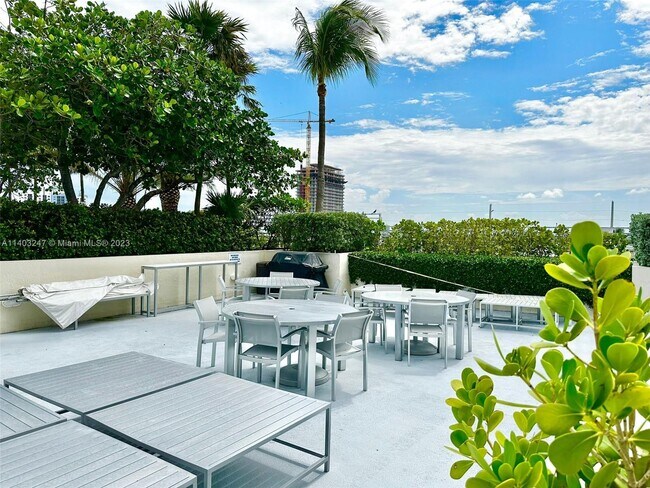 Building Photo - 7330 Ocean Terrace