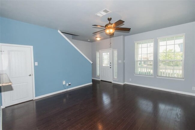 Building Photo - 937 Alamo Plaza Dr