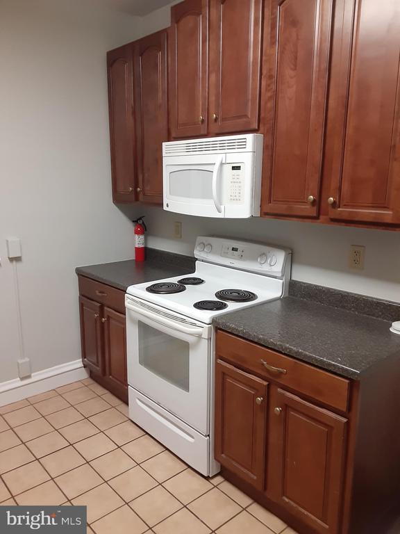 Building Photo - 2423 Fairview Ave