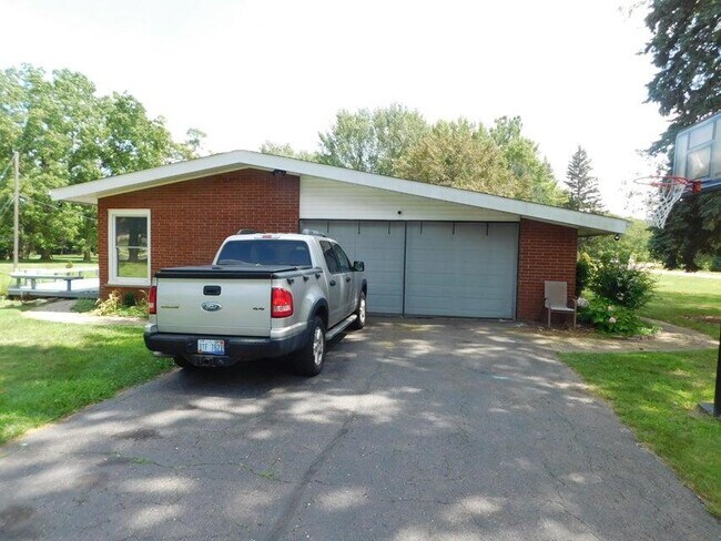 Building Photo - 26150 Barbados Rd