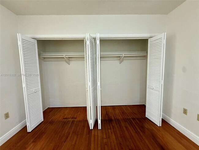 Building Photo - 110 Antilla Ave