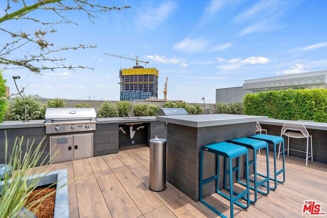 Building Photo - 527 Molino St