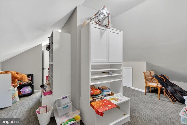 Building Photo - 7215 Rollingwood Dr