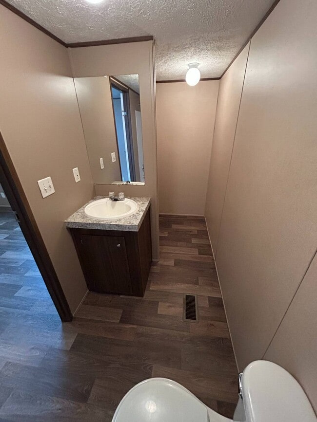 Building Photo - 1501 Bunnys Dr