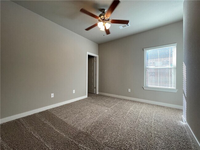 Building Photo - 3003 SW Satinwood Ave