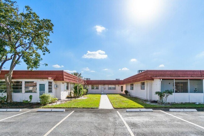 Building Photo - 245 Seville K