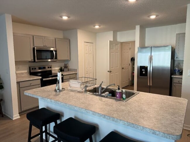 Building Photo - 5 Upland Pl