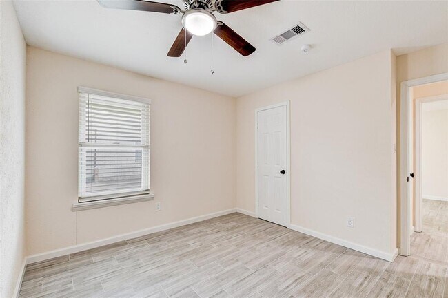 Building Photo - 10526 Huntington Way Dr
