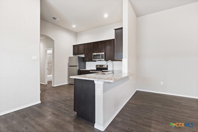 Building Photo - 636 Heathers Wy