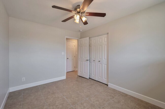 Building Photo - 6 BED HOUSE CLOSE TO ASU CAMPUS