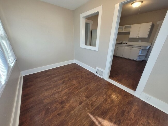 Building Photo - 2 Bedroom, 1 Bathroom Home with Detached Garage!