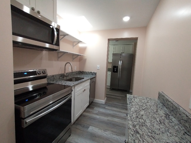 Building Photo - 135 NW Shannon Ave