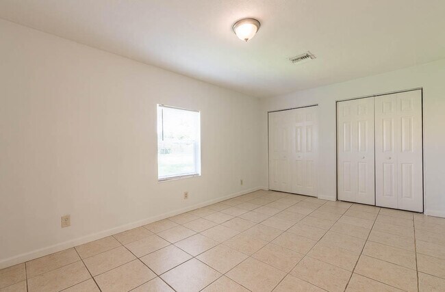 Building Photo - 314 E Gateway Blvd