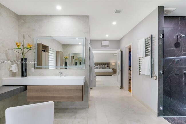 Building Photo - 8941 SW 65th Ct