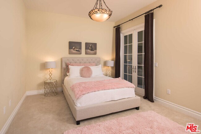 Building Photo - 25531 Prado De Oro