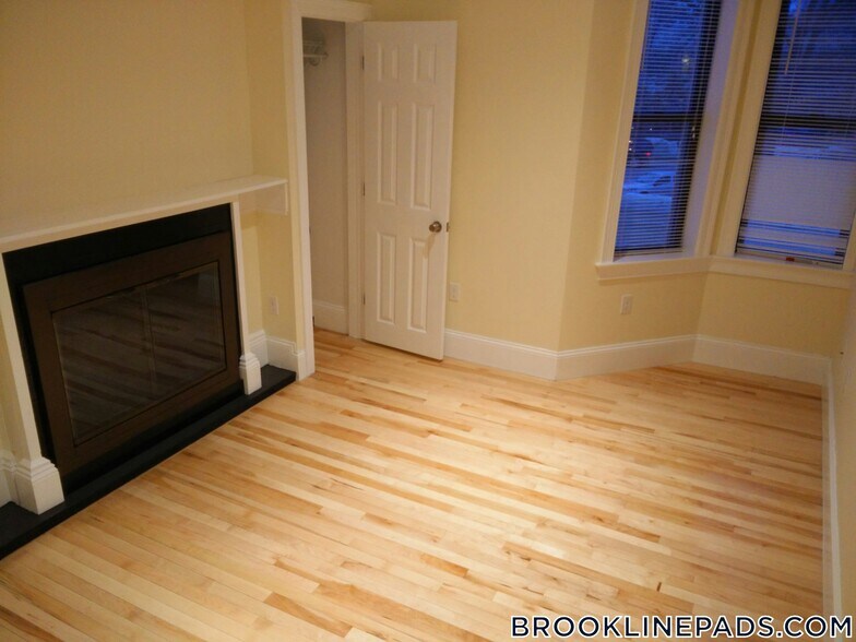 Building Photo - 1203 Beacon St