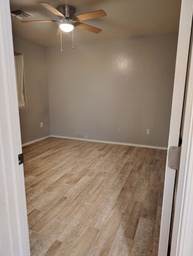 Building Photo - 73 Ver Patria