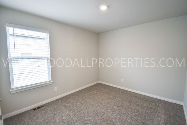 Building Photo - 4 Bedroom 3 Bath Ranch Finished Basement i...