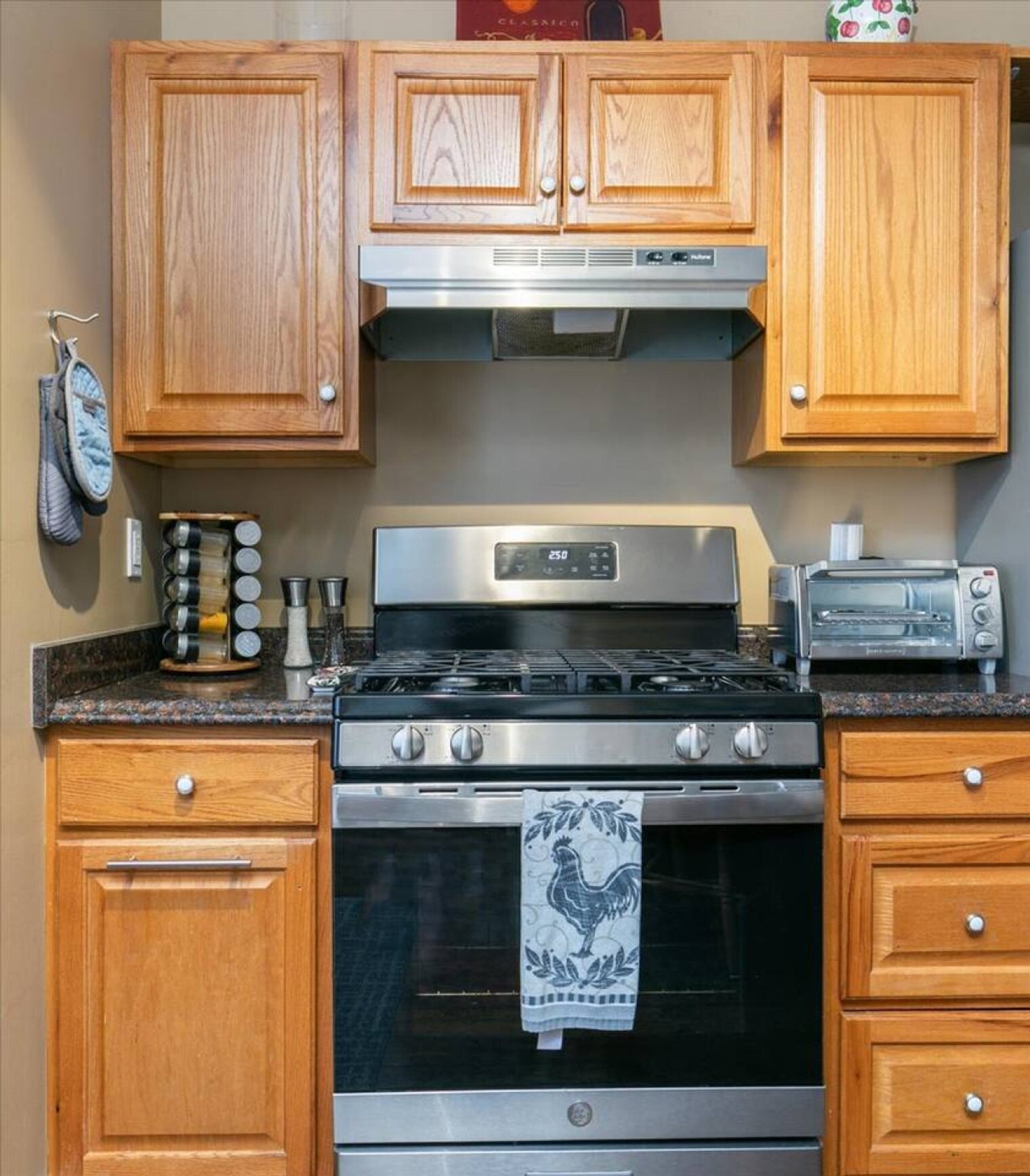 Building Photo - 46 Russell St